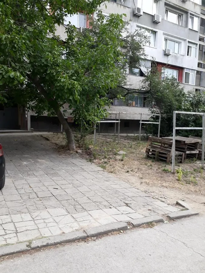Chayka Sea Garden- Entire Flat Or Spacious Private Rooms Or 3-Bed Dorm- Big Balcony Varna Apartamento