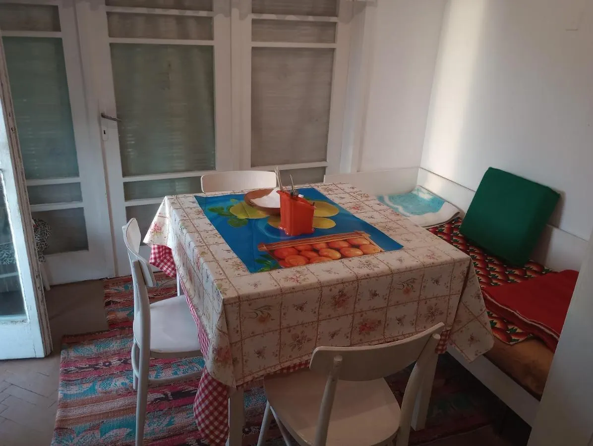 Chayka Sea Garden- Entire Flat Or Spacious Private Rooms Or 3-Bed Dorm- Big Balcony Varna Apartamento