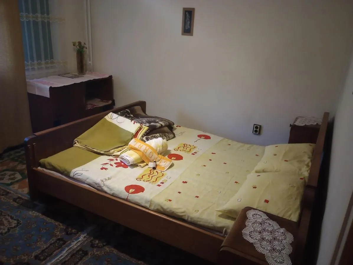 Chayka Sea Garden- Entire Flat Or Spacious Private Rooms Or 3-Bed Dorm- Big Balcony Varna
