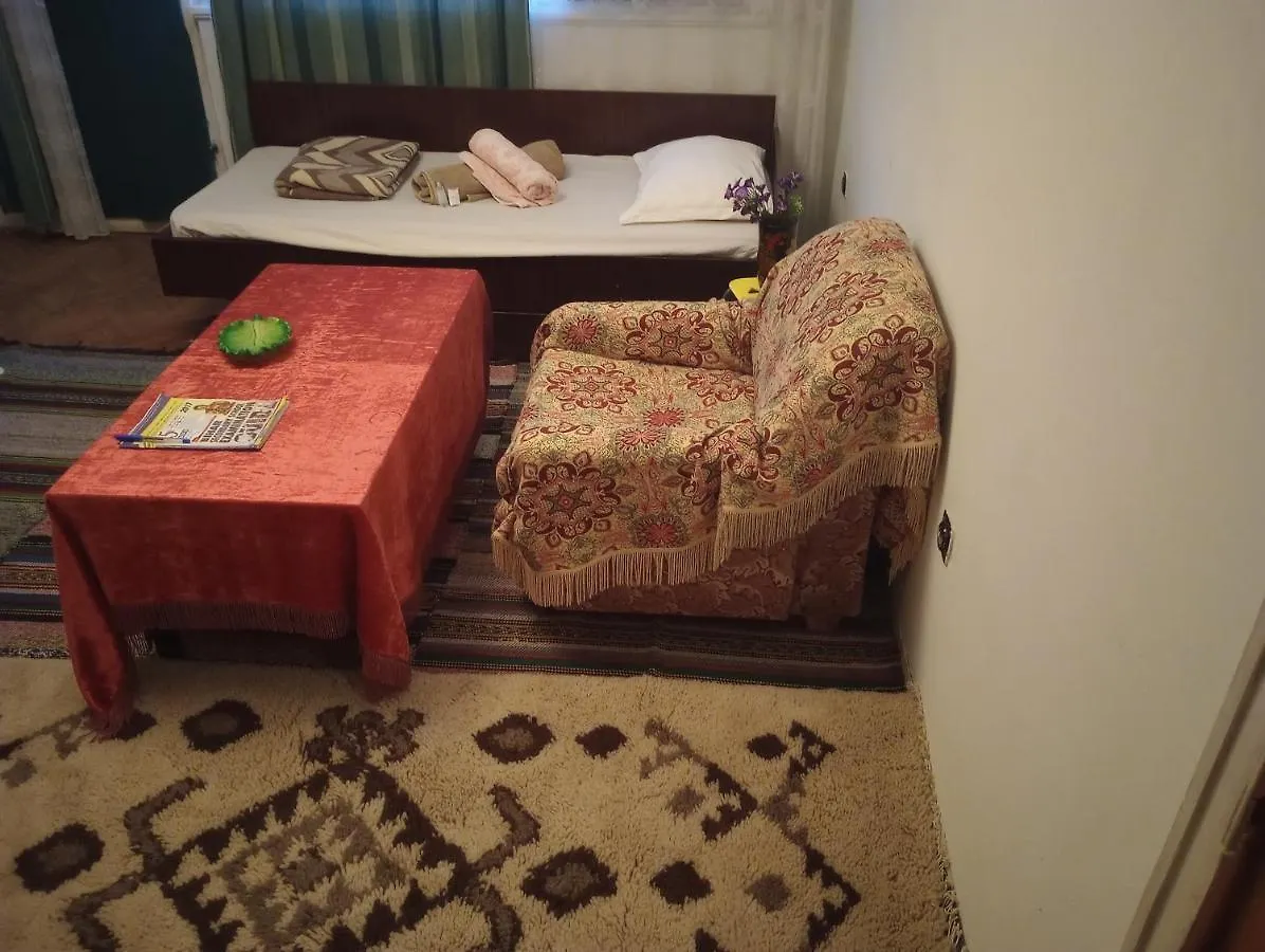 Apartamento Chayka Sea Garden- Entire Flat Or Spacious Private Rooms Or 3-Bed Dorm- Big Balcony Varna